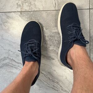 Mens size 11 Allbirds sneakers